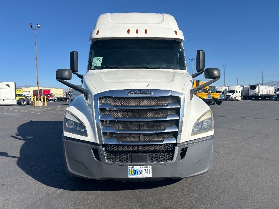 Sleeper Tractor-Heavy Duty Tractors-Freightliner-2020-T12664ST-Phoenix-AZ-643,160\n\t\tmiles-$ 55,250 - Image 2