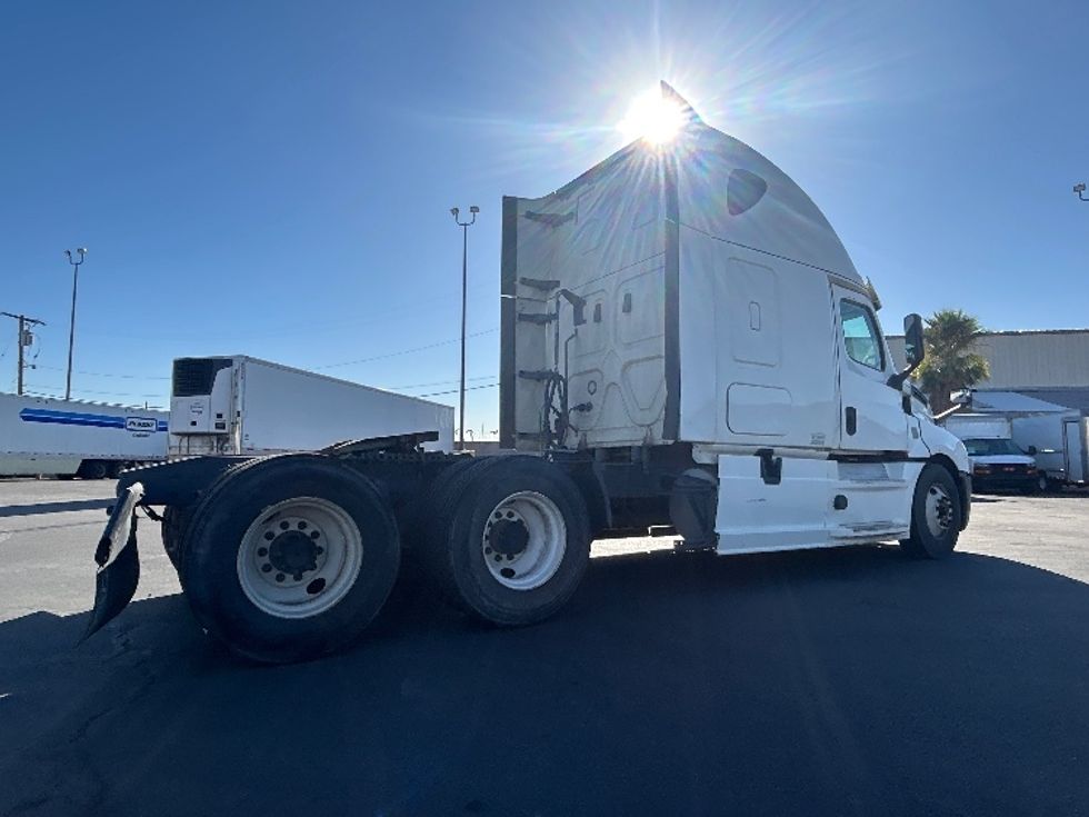 Sleeper Tractor-Heavy Duty Tractors-Freightliner-2020-T12664ST-Phoenix-AZ-643,160\n\t\tmiles-$ 55,250 - Image 7
