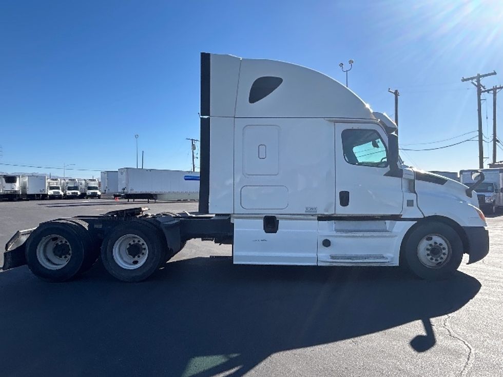 Sleeper Tractor-Heavy Duty Tractors-Freightliner-2020-T12664ST-Phoenix-AZ-643,160\n\t\tmiles-$ 55,250 - Image 8