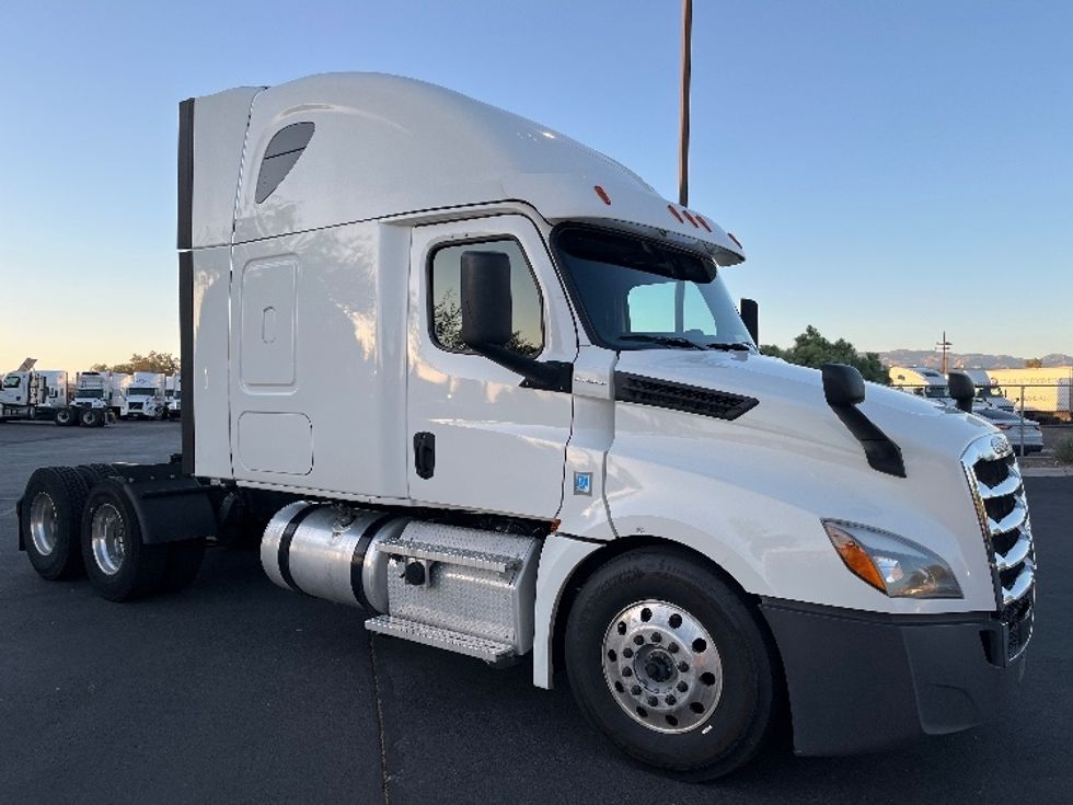 Sleeper Tractor-Heavy Duty Tractors-Freightliner-2020-T12664ST-Phoenix-AZ-643,915\n\t\tmiles-$ 57,000 - Image 1