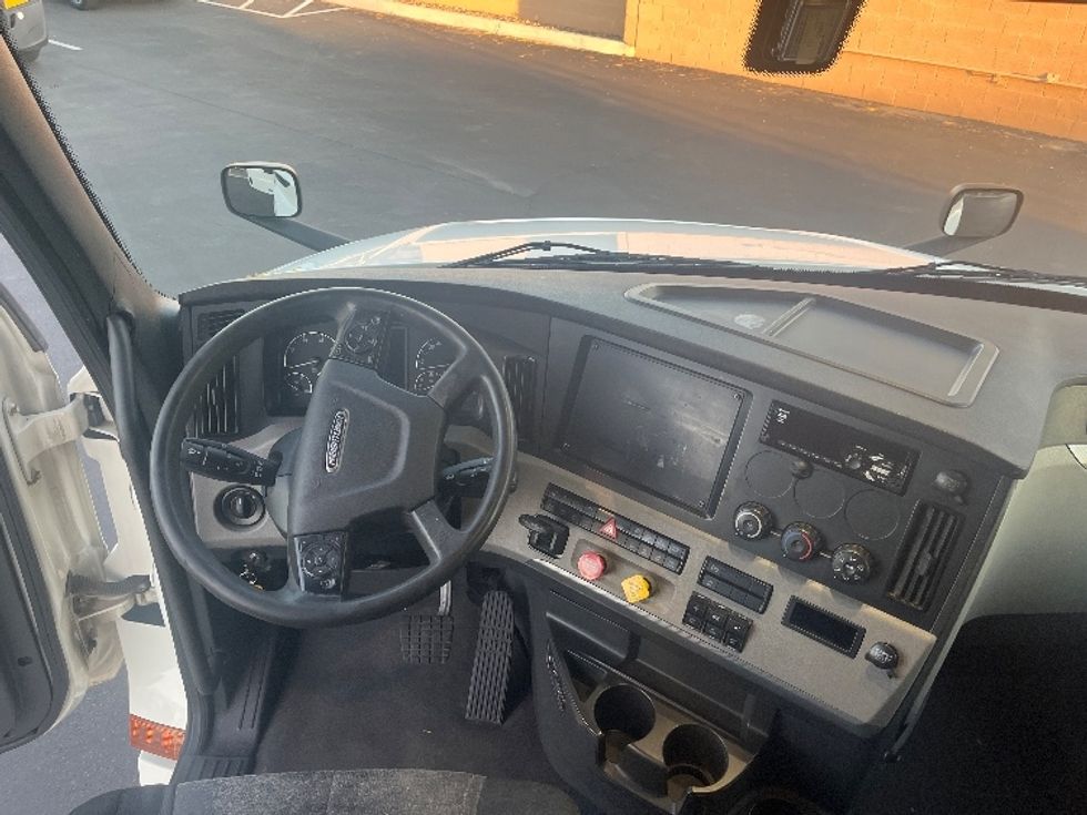 Sleeper Tractor-Heavy Duty Tractors-Freightliner-2020-T12664ST-Phoenix-AZ-643,915\n\t\tmiles-$ 57,000 - Image 10
