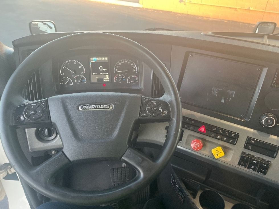 Sleeper Tractor-Heavy Duty Tractors-Freightliner-2020-T12664ST-Phoenix-AZ-643,915\n\t\tmiles-$ 57,000 - Image 11