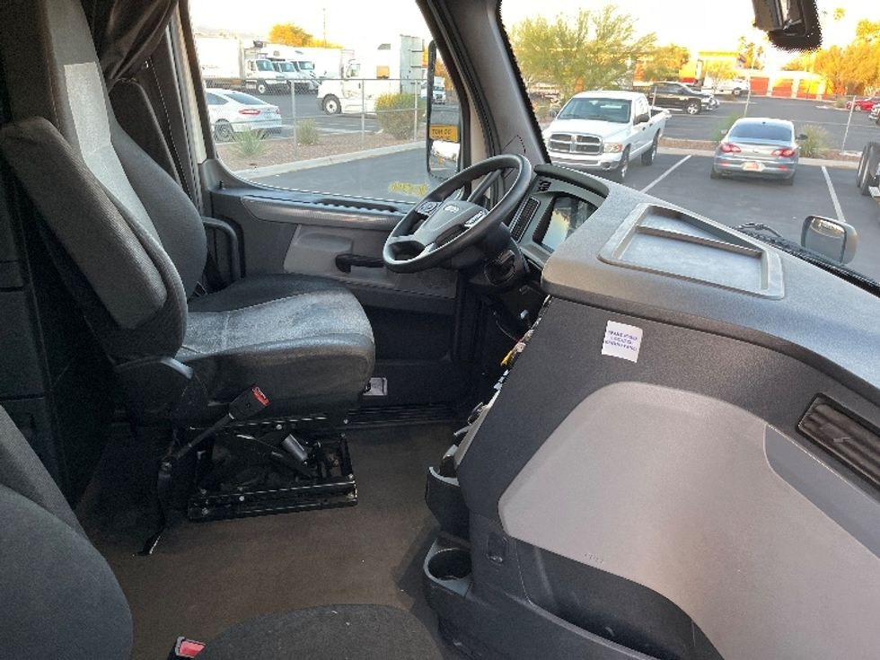 Sleeper Tractor-Heavy Duty Tractors-Freightliner-2020-T12664ST-Phoenix-AZ-643,915\n\t\tmiles-$ 57,000 - Image 15