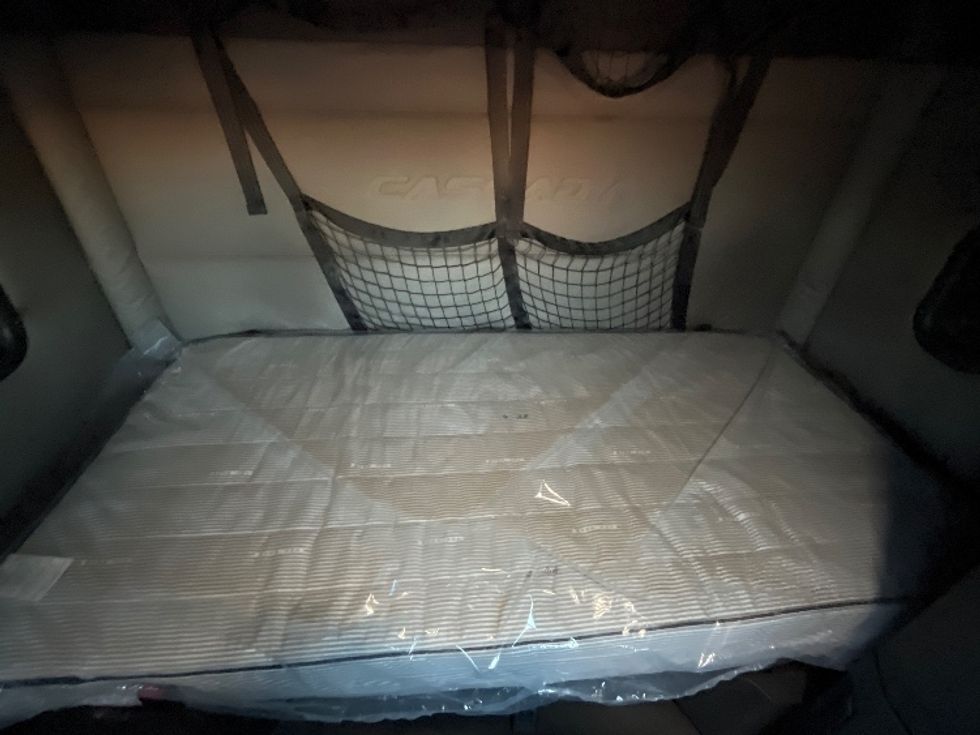 Sleeper Tractor-Heavy Duty Tractors-Freightliner-2020-T12664ST-Phoenix-AZ-643,915\n\t\tmiles-$ 57,000 - Image 17