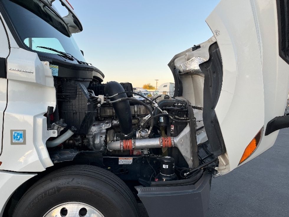 Sleeper Tractor-Heavy Duty Tractors-Freightliner-2020-T12664ST-Phoenix-AZ-643,915\n\t\tmiles-$ 57,000 - Image 20