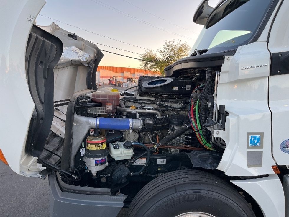 Sleeper Tractor-Heavy Duty Tractors-Freightliner-2020-T12664ST-Phoenix-AZ-643,915\n\t\tmiles-$ 57,000 - Image 21