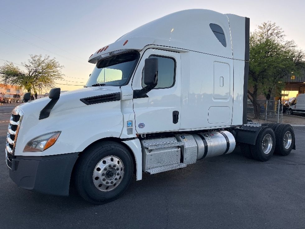 Sleeper Tractor-Heavy Duty Tractors-Freightliner-2020-T12664ST-Phoenix-AZ-643,915\n\t\tmiles-$ 57,000 - Image 3