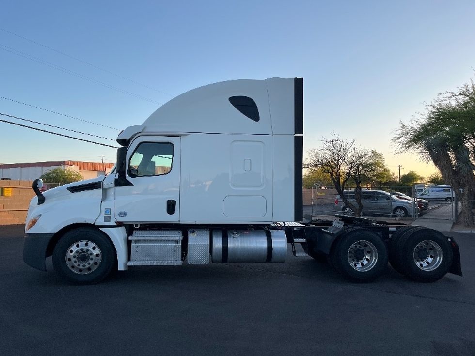 Sleeper Tractor-Heavy Duty Tractors-Freightliner-2020-T12664ST-Phoenix-AZ-643,915\n\t\tmiles-$ 57,000 - Image 4