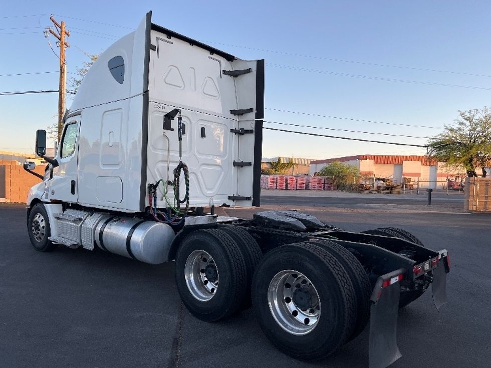 Sleeper Tractor-Heavy Duty Tractors-Freightliner-2020-T12664ST-Phoenix-AZ-643,915\n\t\tmiles-$ 57,000 - Image 5