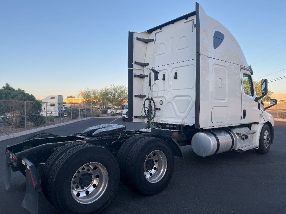 Sleeper Tractor-Heavy Duty Tractors-Freightliner-2020-T12664ST-Phoenix-AZ-643,915\n\t\tmiles-$ 57,000 - Image 7