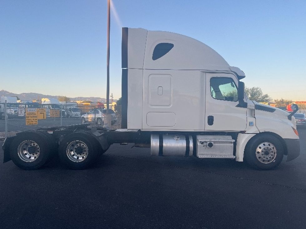 Sleeper Tractor-Heavy Duty Tractors-Freightliner-2020-T12664ST-Phoenix-AZ-643,915\n\t\tmiles-$ 57,000 - Image 8