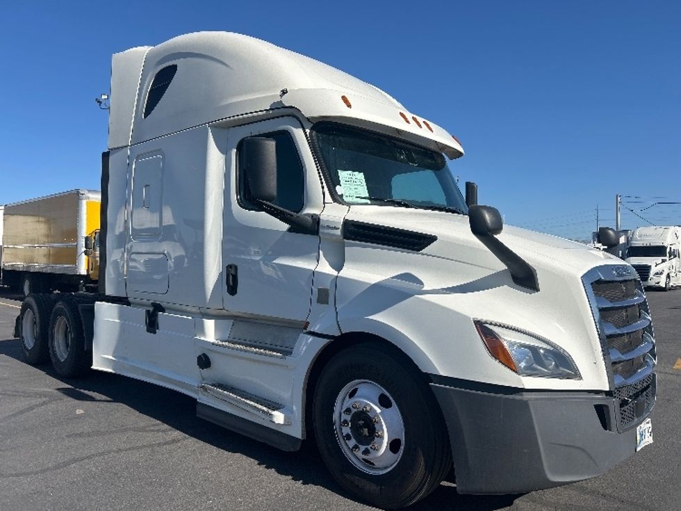 Sleeper Tractor-Heavy Duty Tractors-Freightliner-2020-T12664ST-Phoenix-AZ-654,254\n\t\tmiles-$ 54,500 - Image 1