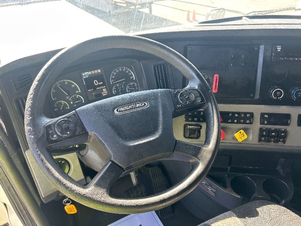 Sleeper Tractor-Heavy Duty Tractors-Freightliner-2020-T12664ST-Phoenix-AZ-654,254\n\t\tmiles-$ 54,500 - Image 11