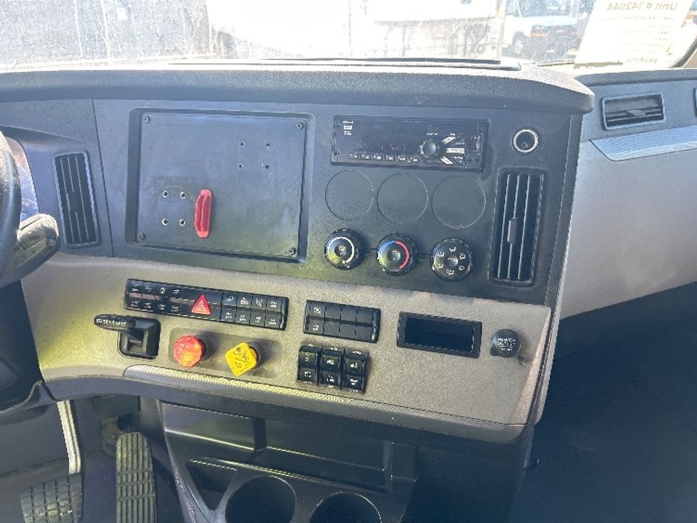 Sleeper Tractor-Heavy Duty Tractors-Freightliner-2020-T12664ST-Phoenix-AZ-654,254\n\t\tmiles-$ 54,500 - Image 12