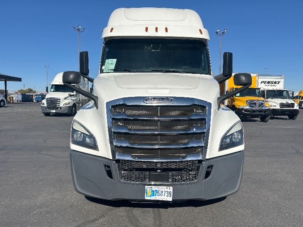 Sleeper Tractor-Heavy Duty Tractors-Freightliner-2020-T12664ST-Phoenix-AZ-654,254\n\t\tmiles-$ 54,500 - Image 2