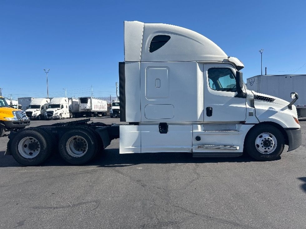 Sleeper Tractor-Heavy Duty Tractors-Freightliner-2020-T12664ST-Phoenix-AZ-654,254\n\t\tmiles-$ 54,500 - Image 8