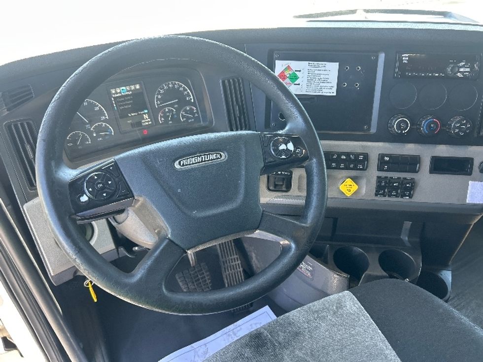 Sleeper Tractor-Heavy Duty Tractors-Freightliner-2020-T12664ST-Phoenix-AZ-676,204\n\t\tmiles-$ 52,750 - Image 11