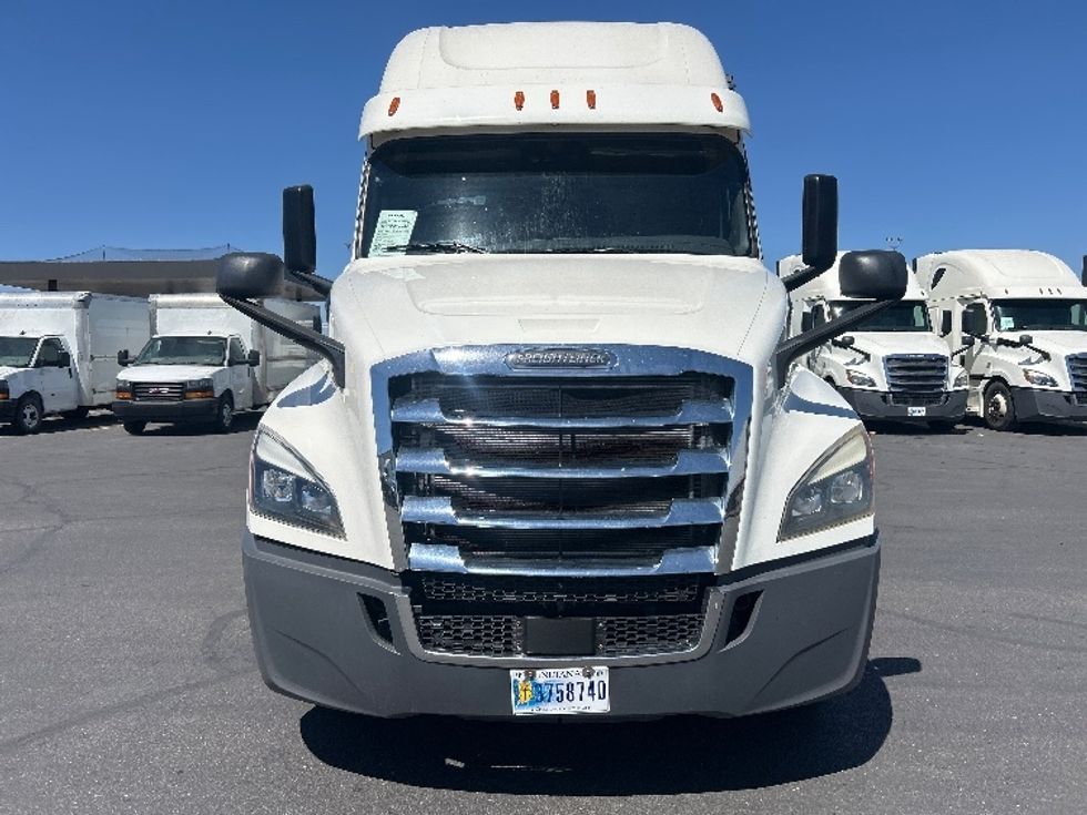 Sleeper Tractor-Heavy Duty Tractors-Freightliner-2020-T12664ST-Phoenix-AZ-676,204\n\t\tmiles-$ 52,750 - Image 2