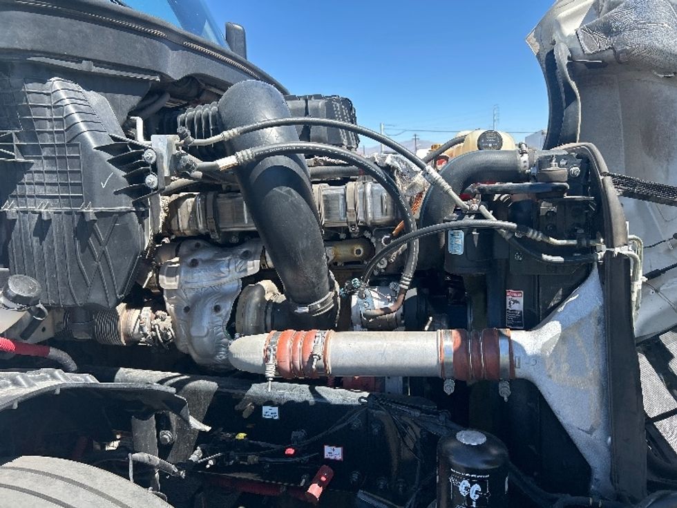 Sleeper Tractor-Heavy Duty Tractors-Freightliner-2020-T12664ST-Phoenix-AZ-676,204\n\t\tmiles-$ 52,750 - Image 20