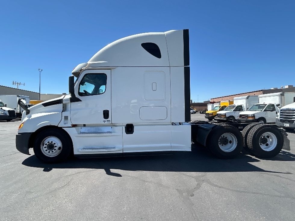 Sleeper Tractor-Heavy Duty Tractors-Freightliner-2020-T12664ST-Phoenix-AZ-676,204\n\t\tmiles-$ 52,750 - Image 4