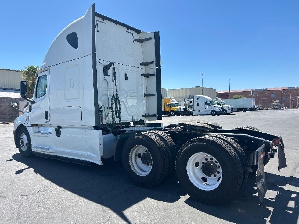 Sleeper Tractor-Heavy Duty Tractors-Freightliner-2020-T12664ST-Phoenix-AZ-676,204\n\t\tmiles-$ 52,750 - Image 5