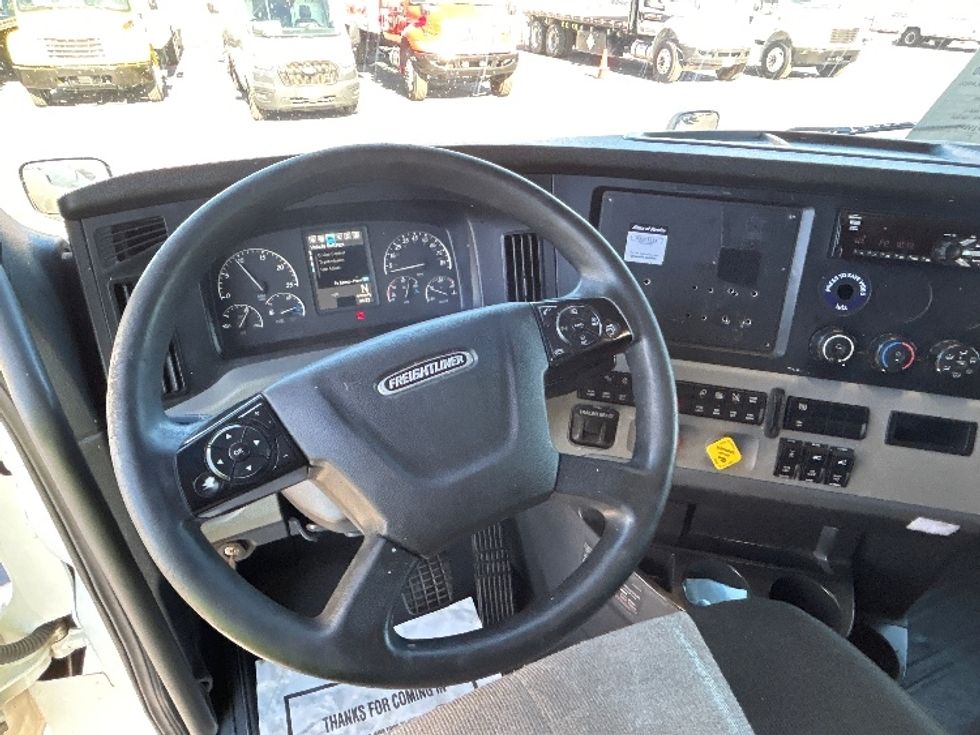 Sleeper Tractor-Heavy Duty Tractors-Freightliner-2020-T12664ST-Phoenix-AZ-679,345\n\t\tmiles-$ 52,500 - Image 11