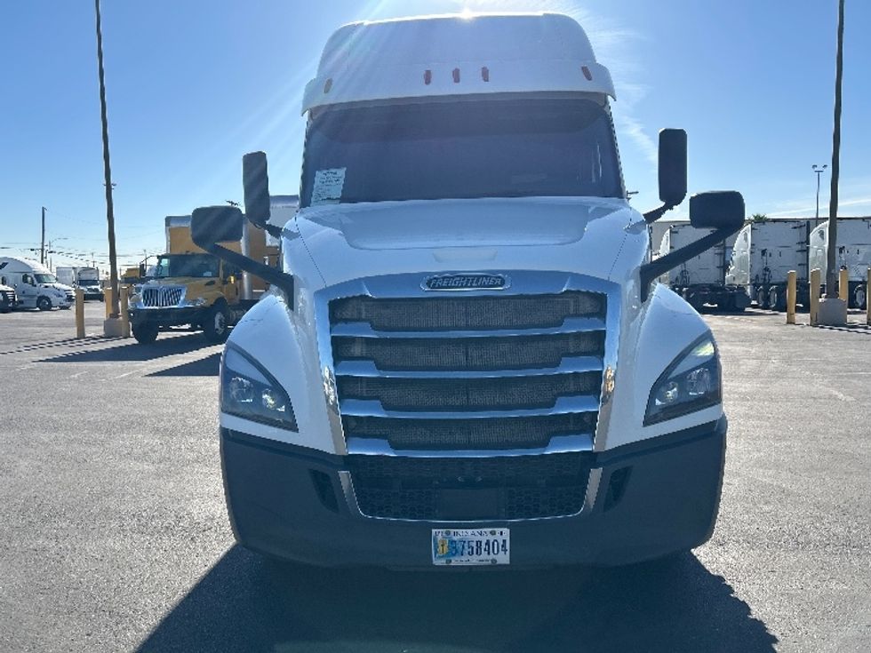 Sleeper Tractor-Heavy Duty Tractors-Freightliner-2020-T12664ST-Phoenix-AZ-679,345\n\t\tmiles-$ 52,500 - Image 2