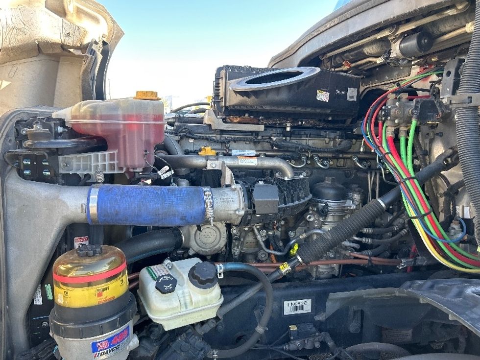 Sleeper Tractor-Heavy Duty Tractors-Freightliner-2020-T12664ST-Phoenix-AZ-679,345\n\t\tmiles-$ 52,500 - Image 21
