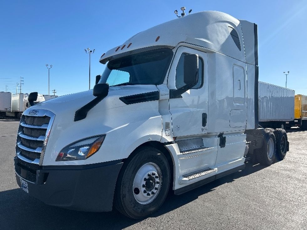 Sleeper Tractor-Heavy Duty Tractors-Freightliner-2020-T12664ST-Phoenix-AZ-679,345\n\t\tmiles-$ 52,500 - Image 3