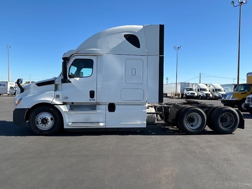 Sleeper Tractor-Heavy Duty Tractors-Freightliner-2020-T12664ST-Phoenix-AZ-679,345\n\t\tmiles-$ 52,500 - Image 4