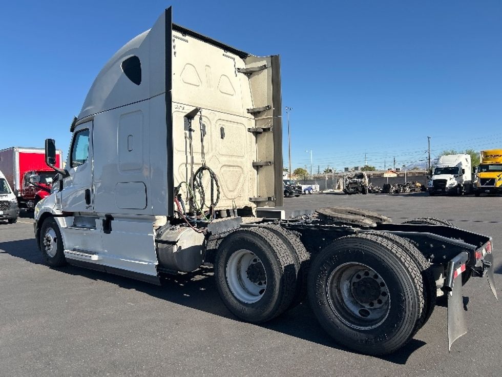 Sleeper Tractor-Heavy Duty Tractors-Freightliner-2020-T12664ST-Phoenix-AZ-679,345\n\t\tmiles-$ 52,500 - Image 5