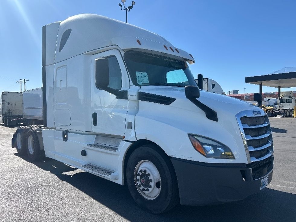 Sleeper Tractor-Heavy Duty Tractors-Freightliner-2020-T12664ST-Phoenix-AZ-702,985\n\t\tmiles-$ 50,500 - Image 1