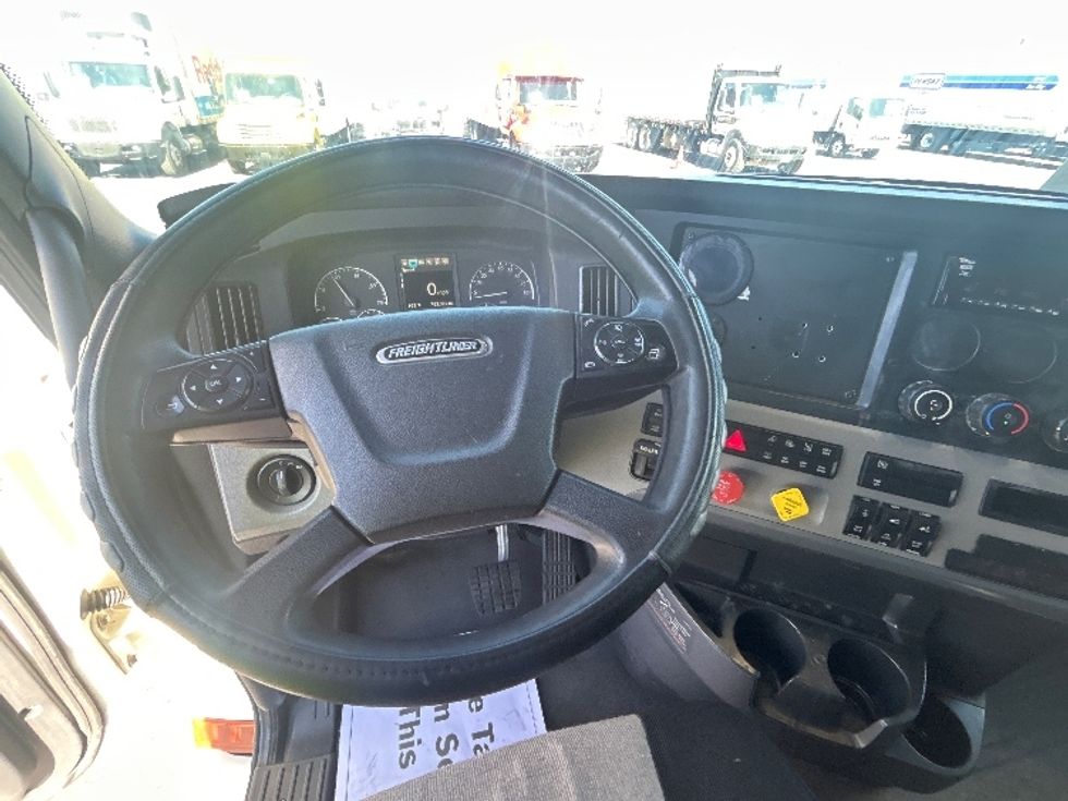 Sleeper Tractor-Heavy Duty Tractors-Freightliner-2020-T12664ST-Phoenix-AZ-702,985\n\t\tmiles-$ 50,500 - Image 11