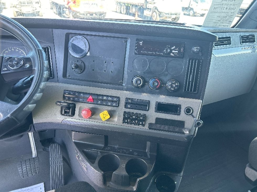 Sleeper Tractor-Heavy Duty Tractors-Freightliner-2020-T12664ST-Phoenix-AZ-702,985\n\t\tmiles-$ 50,500 - Image 12