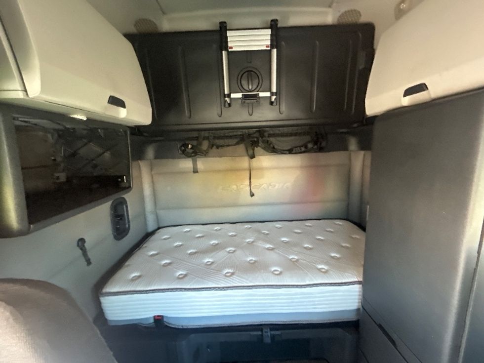 Sleeper Tractor-Heavy Duty Tractors-Freightliner-2020-T12664ST-Phoenix-AZ-702,985\n\t\tmiles-$ 50,500 - Image 16