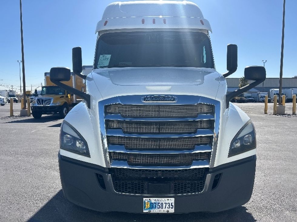 Sleeper Tractor-Heavy Duty Tractors-Freightliner-2020-T12664ST-Phoenix-AZ-702,985\n\t\tmiles-$ 50,500 - Image 2