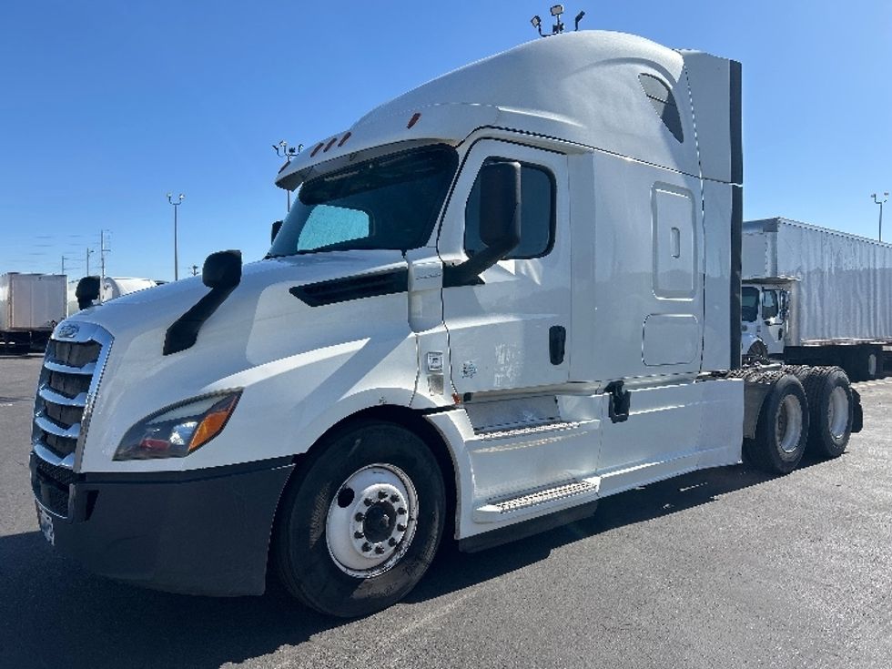 Sleeper Tractor-Heavy Duty Tractors-Freightliner-2020-T12664ST-Phoenix-AZ-702,985\n\t\tmiles-$ 50,500 - Image 3