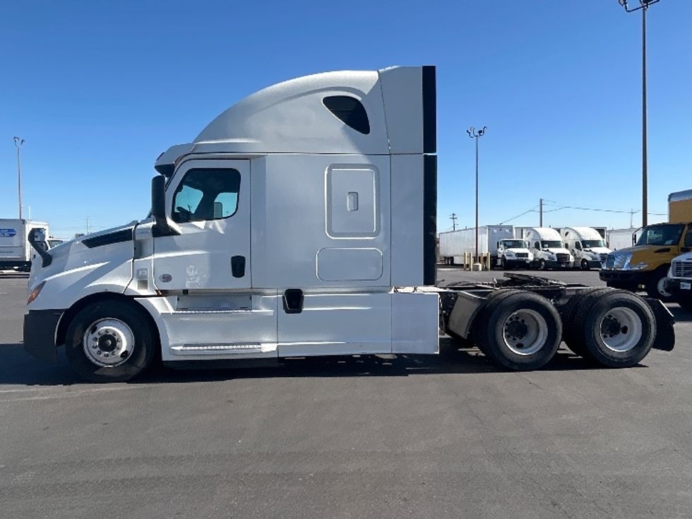 Sleeper Tractor-Heavy Duty Tractors-Freightliner-2020-T12664ST-Phoenix-AZ-702,985\n\t\tmiles-$ 50,500 - Image 4
