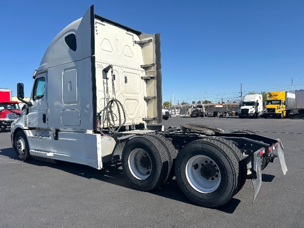 Sleeper Tractor-Heavy Duty Tractors-Freightliner-2020-T12664ST-Phoenix-AZ-702,985\n\t\tmiles-$ 50,500 - Image 5