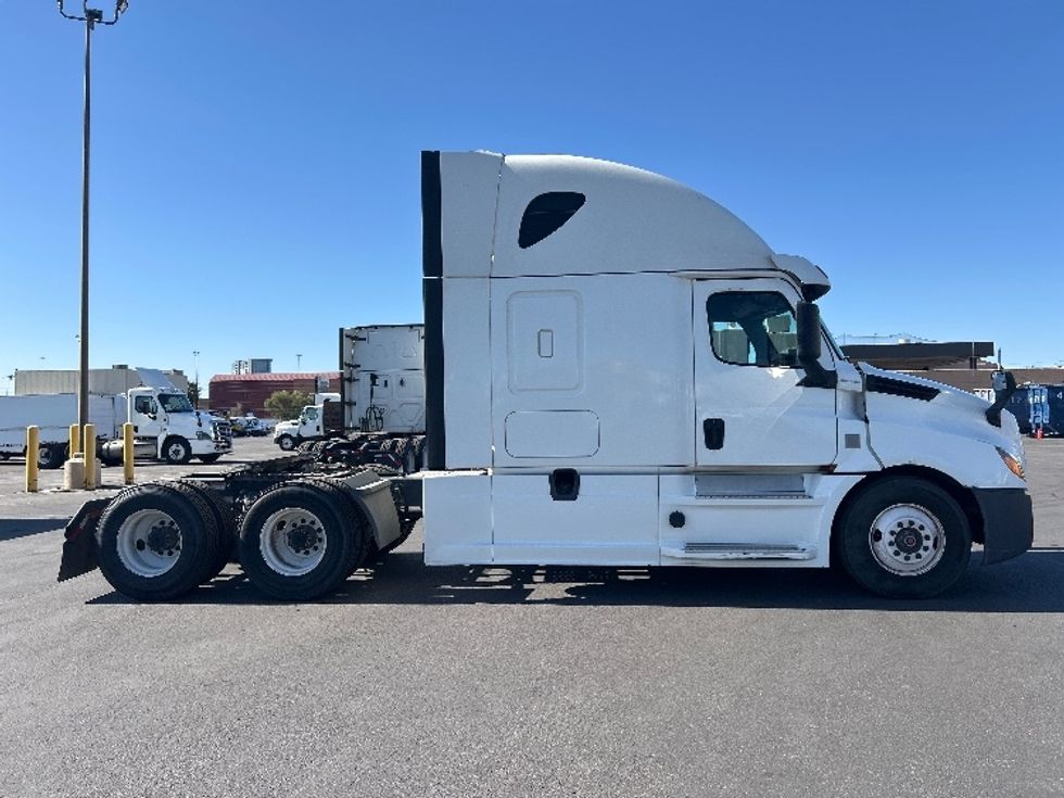 Sleeper Tractor-Heavy Duty Tractors-Freightliner-2020-T12664ST-Phoenix-AZ-702,985\n\t\tmiles-$ 50,500 - Image 8