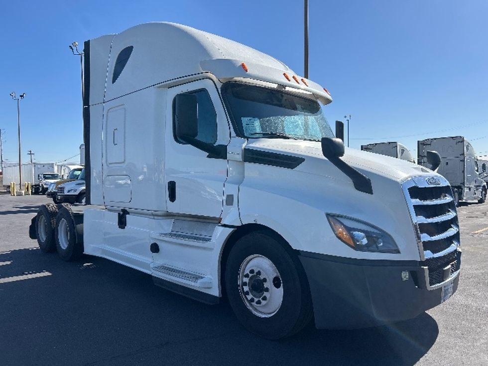 Sleeper Tractor-Heavy Duty Tractors-Freightliner-2020-T12664ST-Phoenix-AZ-731,251\n\t\tmiles-$ 48,250 - Image 1