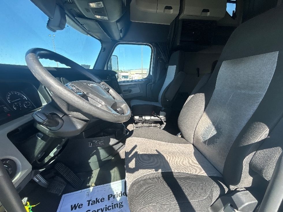 Sleeper Tractor-Heavy Duty Tractors-Freightliner-2020-T12664ST-Phoenix-AZ-731,251\n\t\tmiles-$ 48,250 - Image 10