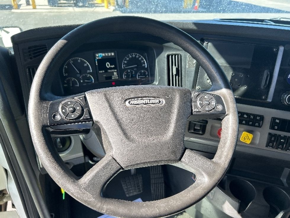 Sleeper Tractor-Heavy Duty Tractors-Freightliner-2020-T12664ST-Phoenix-AZ-731,251\n\t\tmiles-$ 48,250 - Image 11