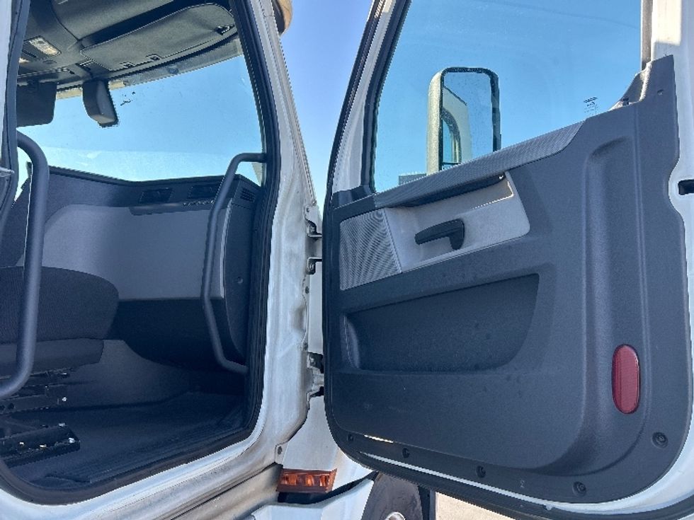 Sleeper Tractor-Heavy Duty Tractors-Freightliner-2020-T12664ST-Phoenix-AZ-731,251\n\t\tmiles-$ 48,250 - Image 13