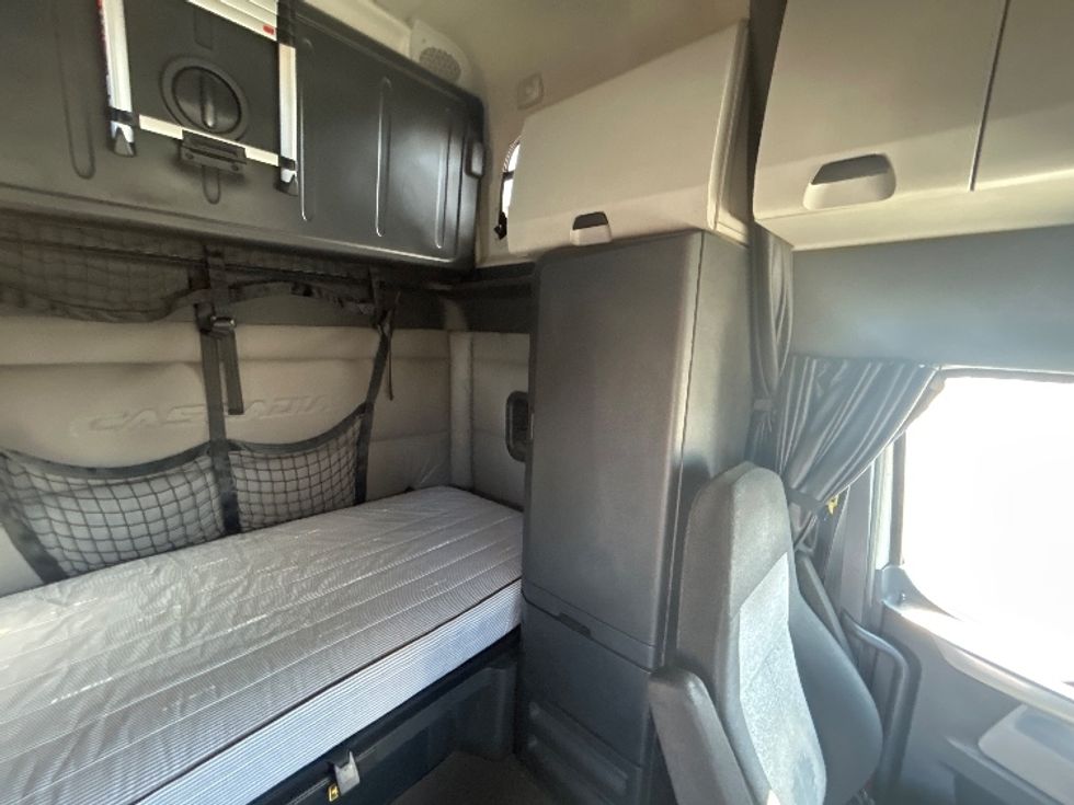 Sleeper Tractor-Heavy Duty Tractors-Freightliner-2020-T12664ST-Phoenix-AZ-731,251\n\t\tmiles-$ 48,250 - Image 18