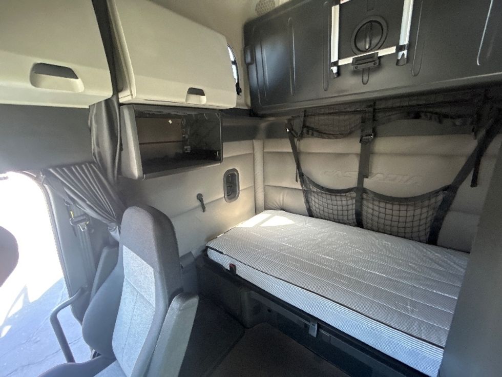 Sleeper Tractor-Heavy Duty Tractors-Freightliner-2020-T12664ST-Phoenix-AZ-731,251\n\t\tmiles-$ 48,250 - Image 19