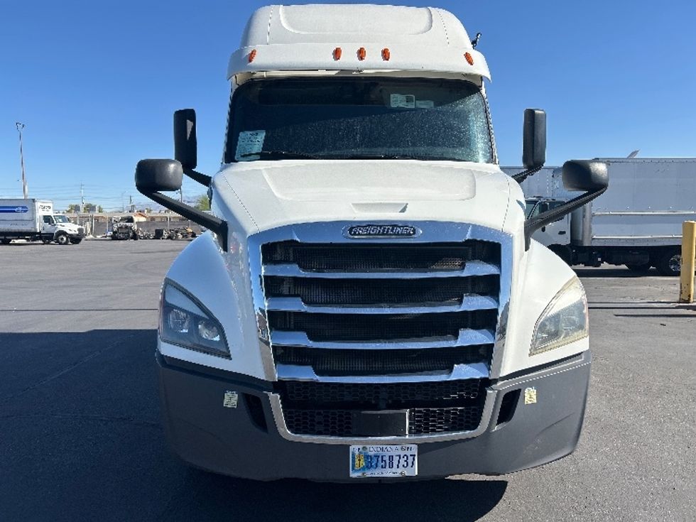 Sleeper Tractor-Heavy Duty Tractors-Freightliner-2020-T12664ST-Phoenix-AZ-731,251\n\t\tmiles-$ 48,250 - Image 2