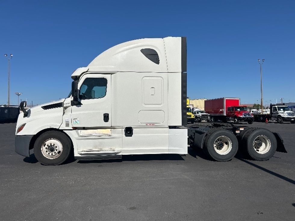 Sleeper Tractor-Heavy Duty Tractors-Freightliner-2020-T12664ST-Phoenix-AZ-731,251\n\t\tmiles-$ 48,250 - Image 4