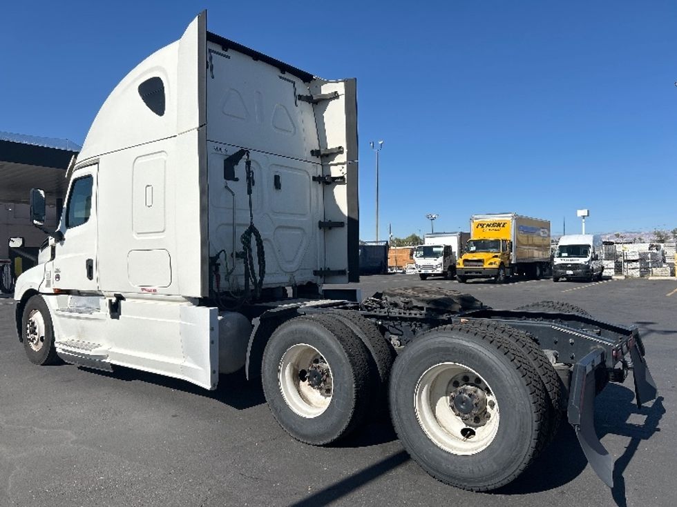 Sleeper Tractor-Heavy Duty Tractors-Freightliner-2020-T12664ST-Phoenix-AZ-731,251\n\t\tmiles-$ 48,250 - Image 5