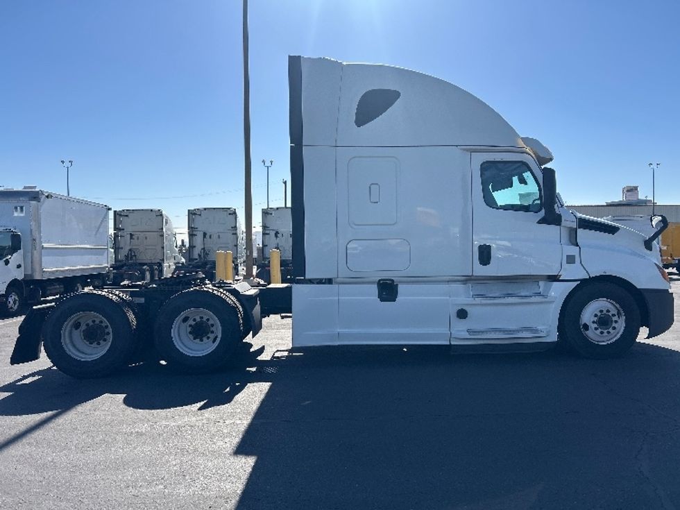 Sleeper Tractor-Heavy Duty Tractors-Freightliner-2020-T12664ST-Phoenix-AZ-731,251\n\t\tmiles-$ 48,250 - Image 8